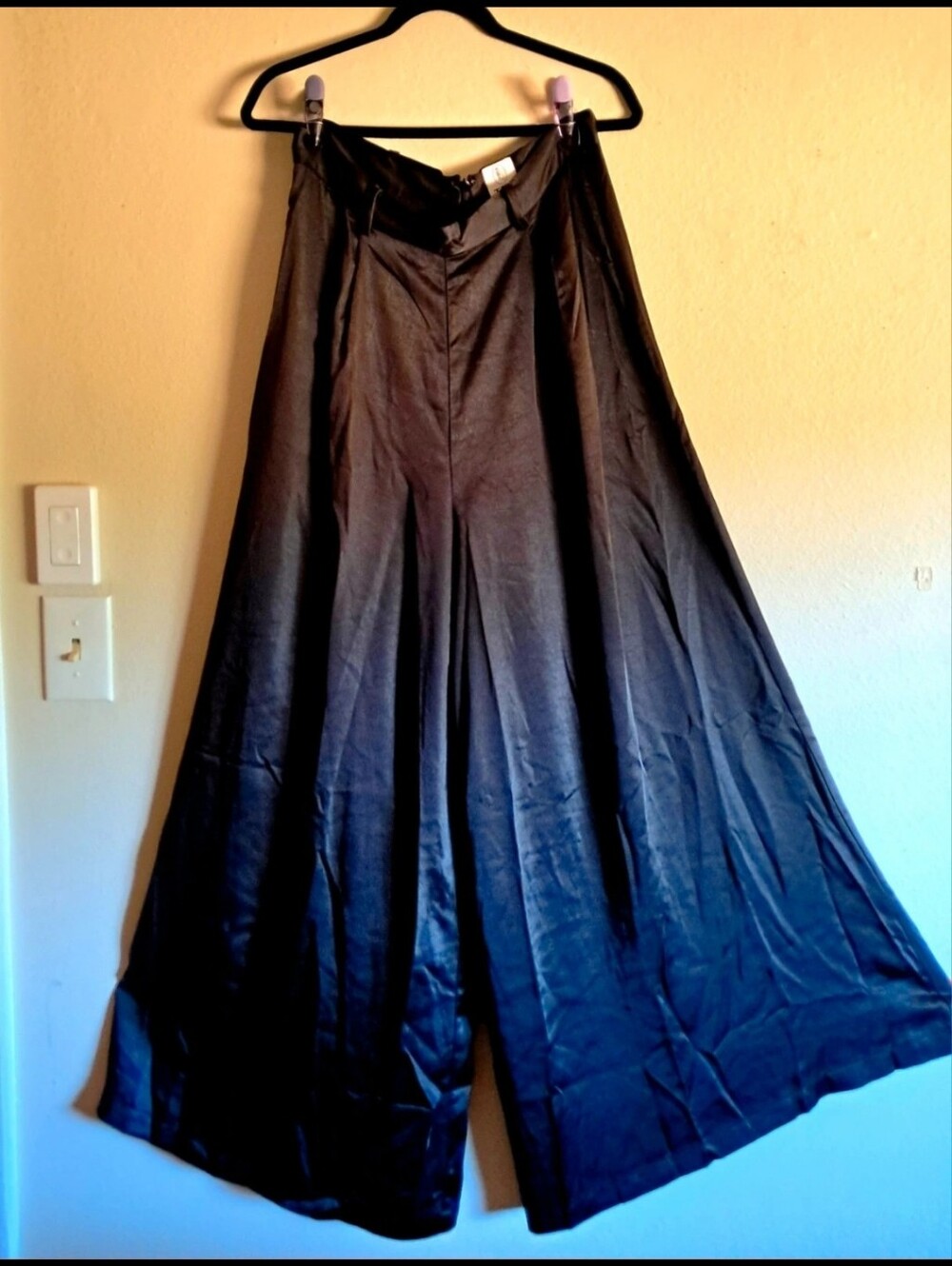 Black Wide-Leg Women's Pants